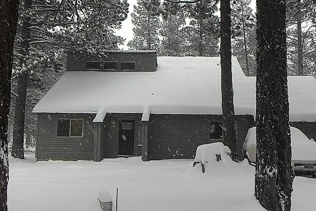 Fresh powder snow blankets Sandhill #5. Dec 2016