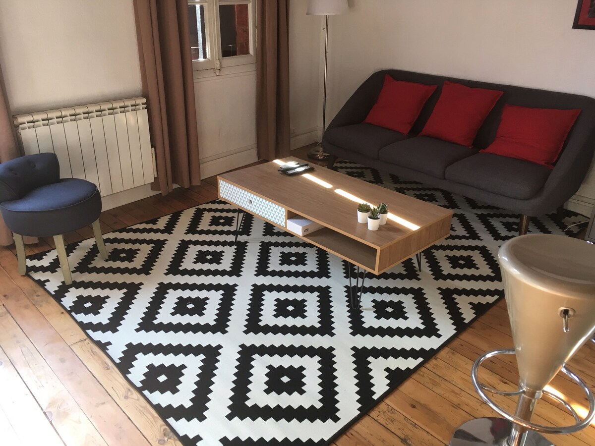 Popular Airbnb listing: The Escafre intermission in Capitole / Arnaud Bernard / Carmes