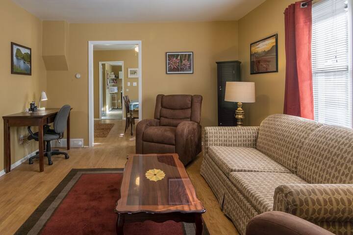 Airbnb 318 W 4th St Vacation Rentals Places To Stay