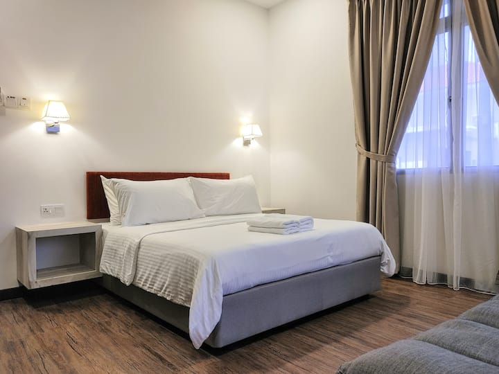 Masterbedroom + tilknyttet badeværelse