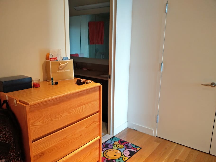 Room Entrance, Closet