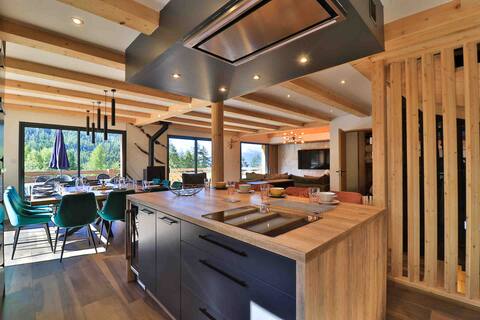 New and Modern 4* Chalet (for 12 people)+ Jaccuzzi