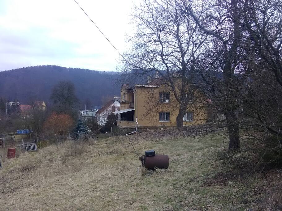 spodni patro pro hosty..