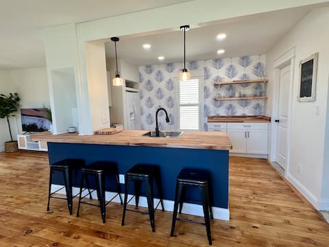 Downtown Grand Haven stylish retreat