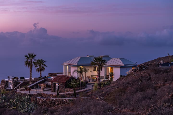 Entire home with 2 bedrooms in La Palma - Luxusvilla mit solarbeheiztem Infinitypool