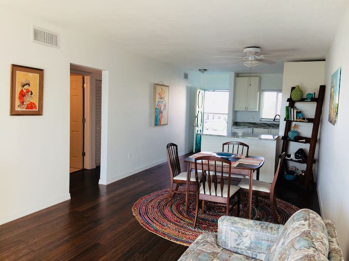Paradise!! Top Floor 2bd/2ba Condo Steps To Beach! - St. Pete Beach, FL
