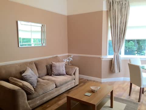 Popular Airbnb listing: 1 Bedroom Apartment with Parking in Aintree Village
