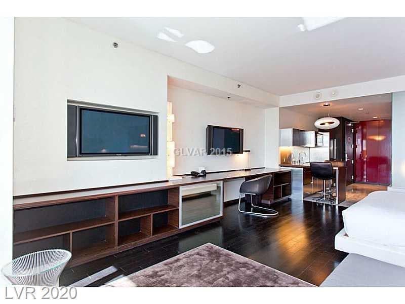 Palm Place Suite