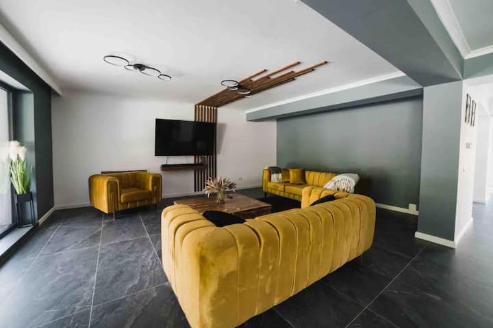 Voronet Noir Chalet - Gura Humorului