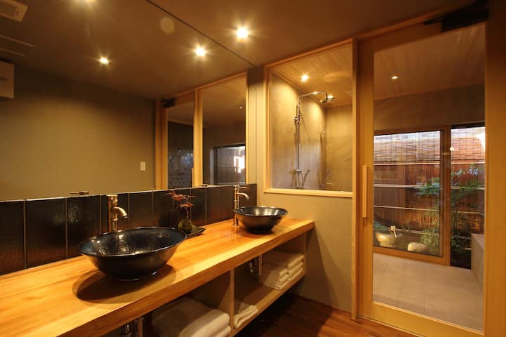 洗面所とバスルーム