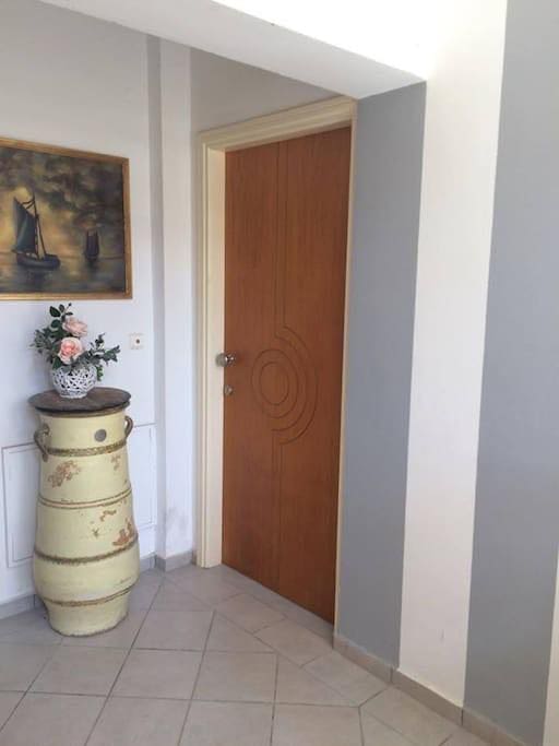 PRIVATE ENTRANCE TO THE ROOM