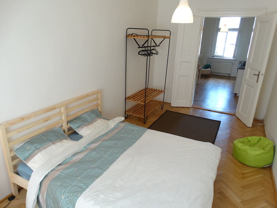 Bed size: 160 x 200 cm