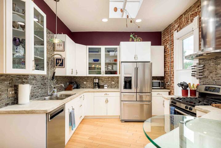 Spacious Artist’s House in the middle of Denver gallery image 4