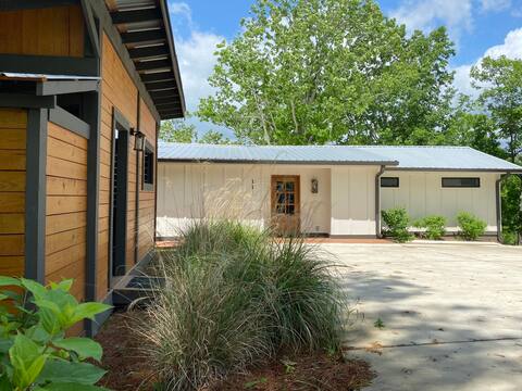 Stunning Lake Home PLUS Carriage House