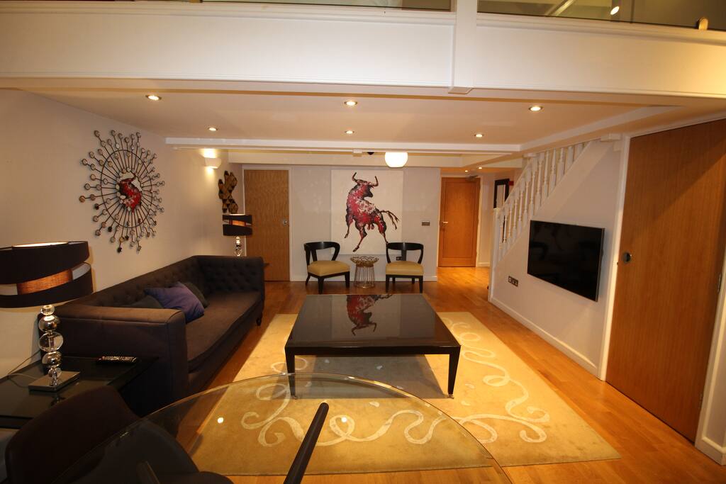 Spacious and well furnished lounge