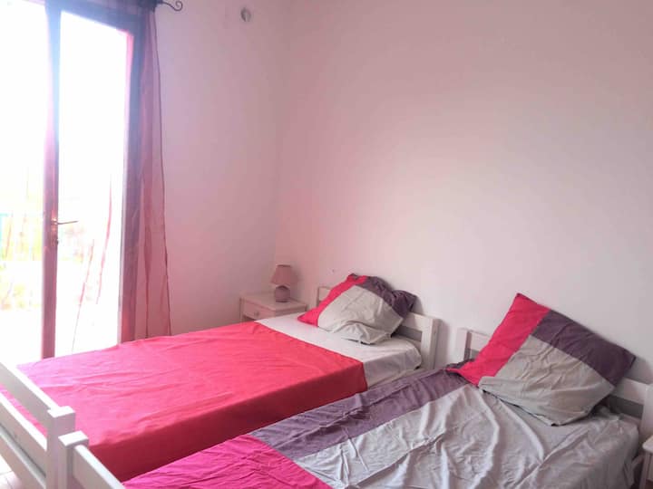 חדר שינה 5 שתי מיטות יחיד