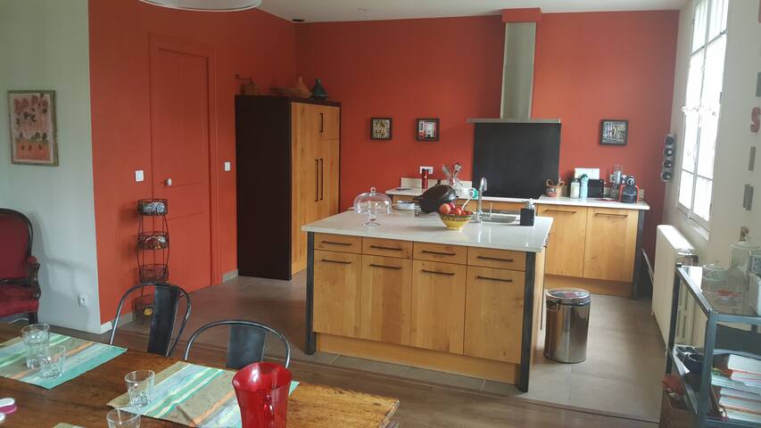 Entire home with 4 bedrooms in Pau - Belle villa familiale des années 30