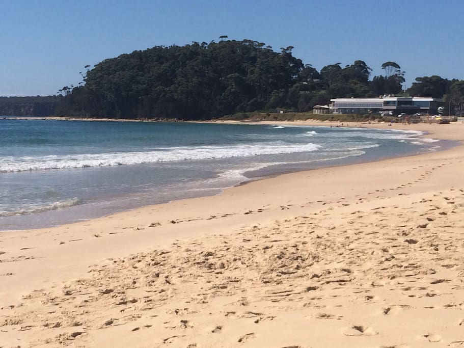 Hop skip and jump to Mollymook Beach Golf Club
