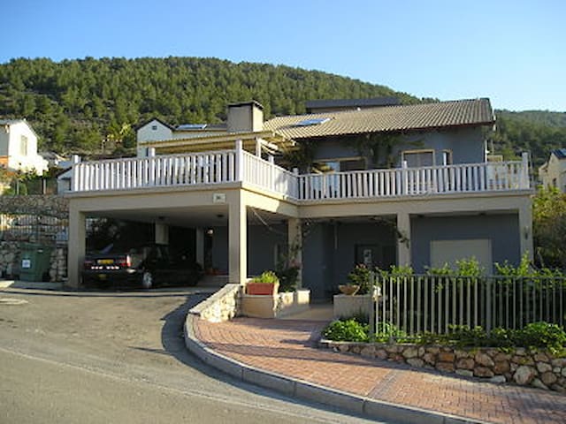 Beautiful Location with Sea View and Close Access
