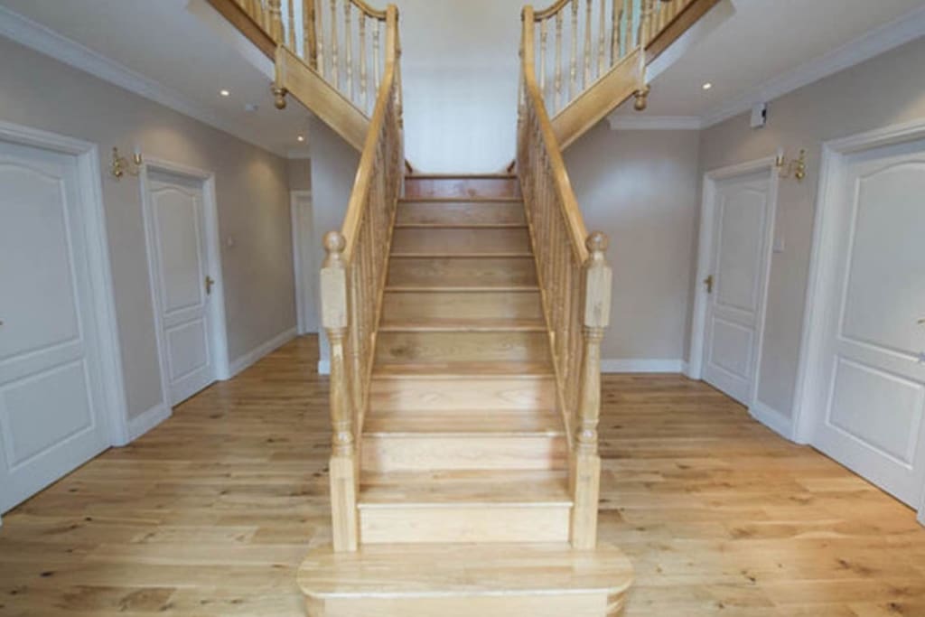 Bright and spacious entrance hall