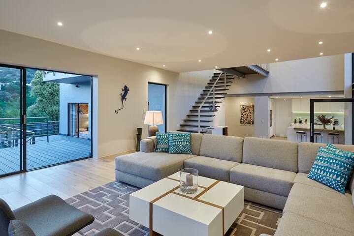 Villa Rhulani | Luxurious 10 Sleeper, Ocean Views gallery image 5