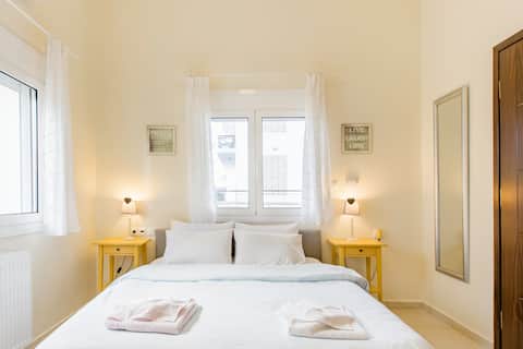 Litsa's Elegant Apartment, a few minutes walk to the Old Town