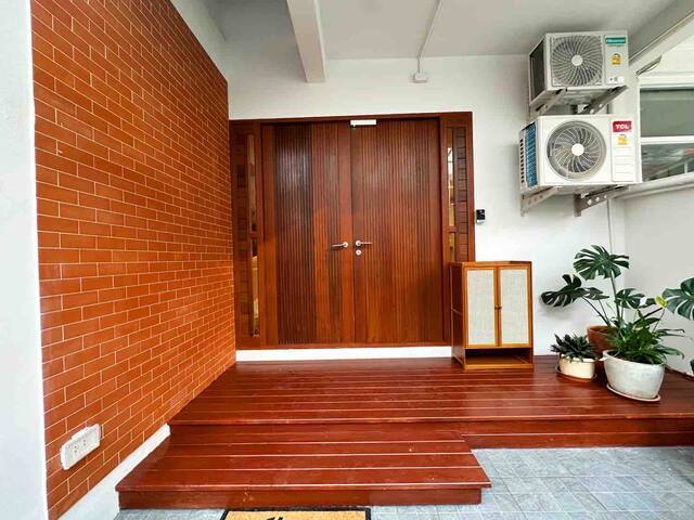 300m to Terminal21 Free BF/3n free 1way transfer gallery image 2