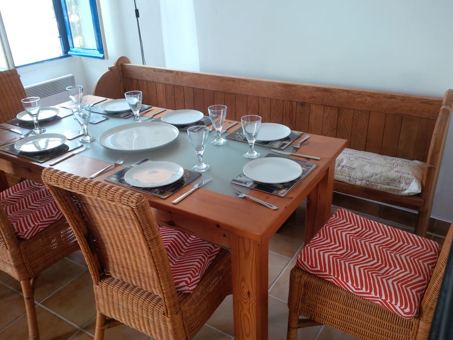 You can dine inside too
