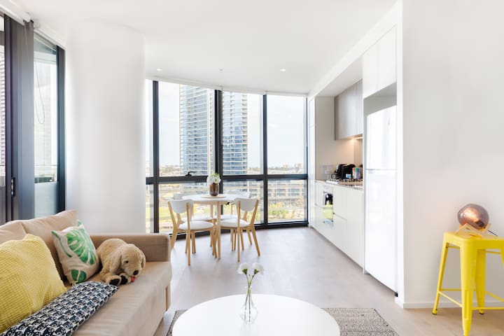 Skyline Views from a Designer Home in Central Melbourne