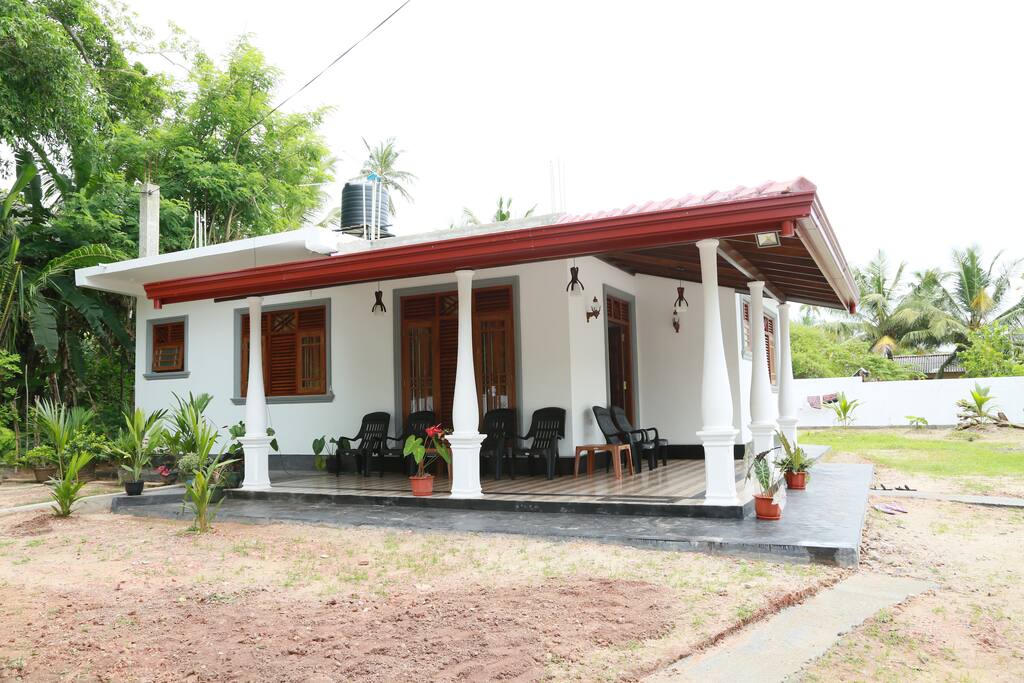 Front view of Samaro resort