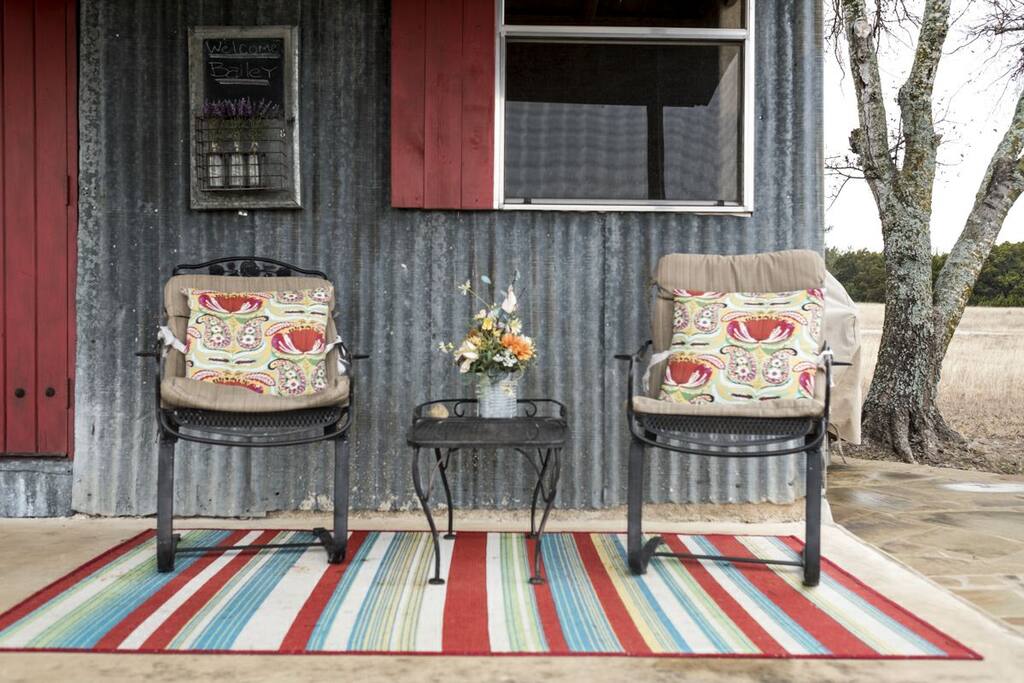Take in the peace and quiet of the country from the porch, always a gentle breeze. One will likely see hummingbirds, deer, turkey and nature's color of the season.