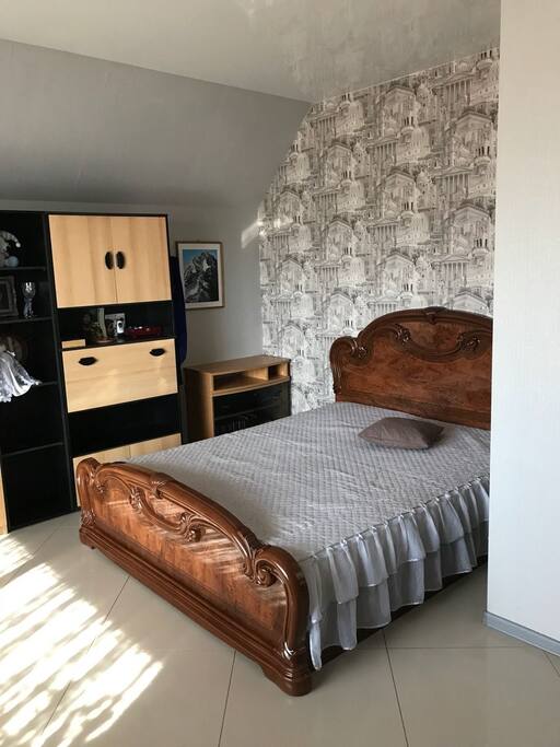 Room, bed