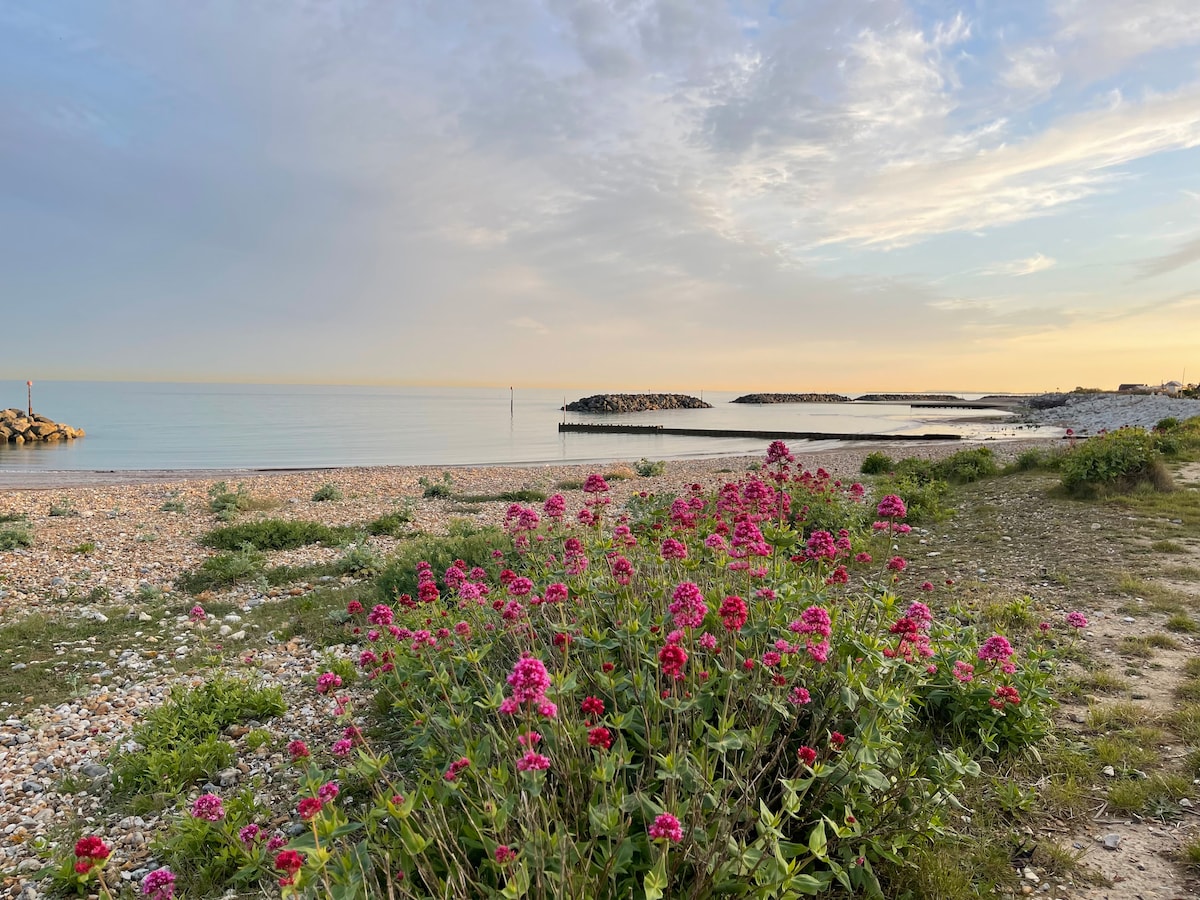 Successful Airbnb property: Elmer Beach Retreat 1 bedroom seaside studio in West Sussex
