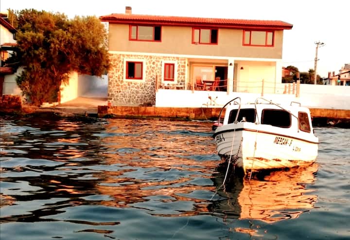 Spacious Beachfront Stone House with Terrace in Urla / Summer-Winter
