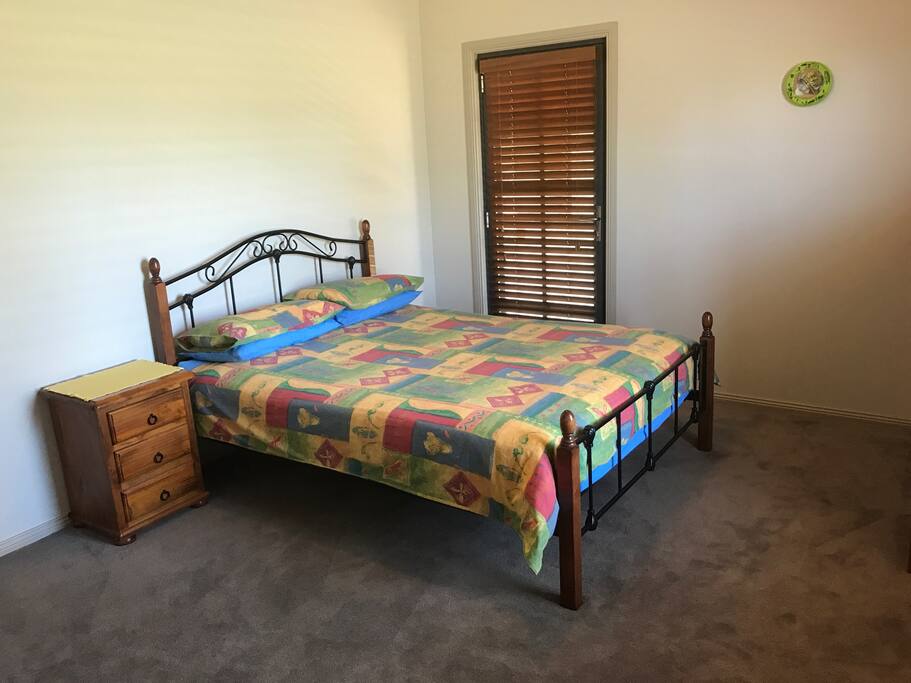 Queen bedroom 1 - max 2 guests