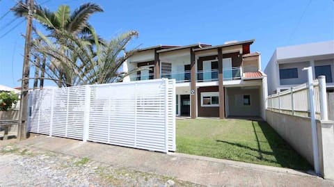 House with a swimming pool facing the sea