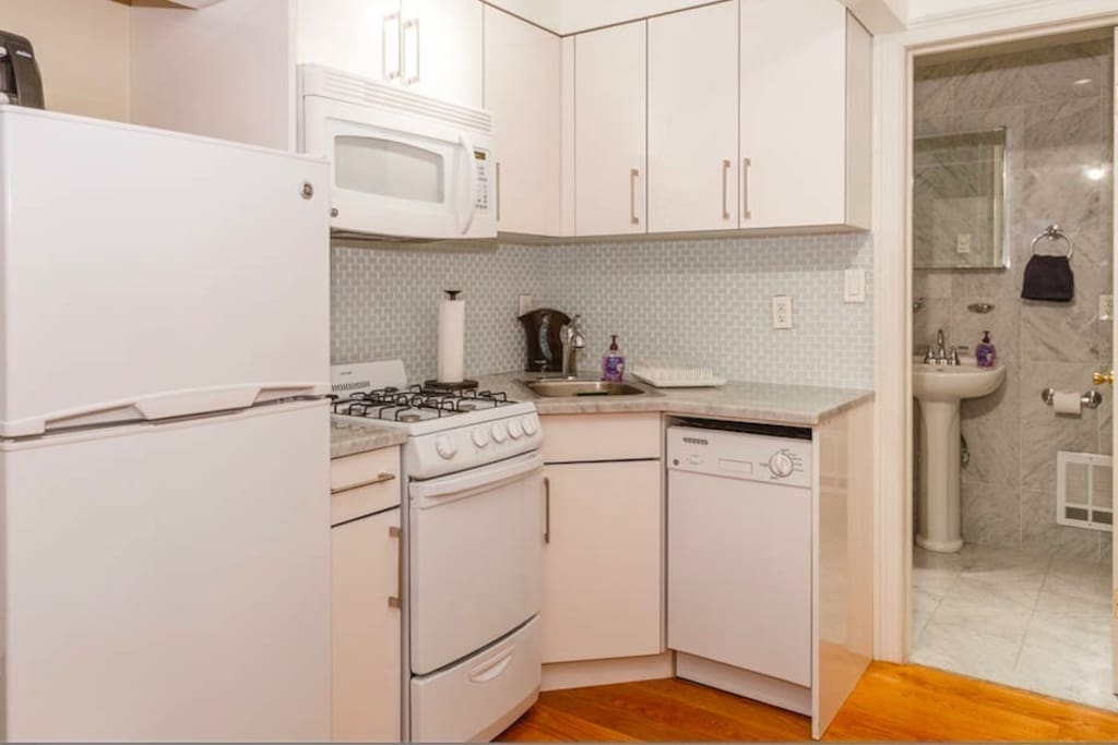 Updated Granite Kitchen with Dishwasher