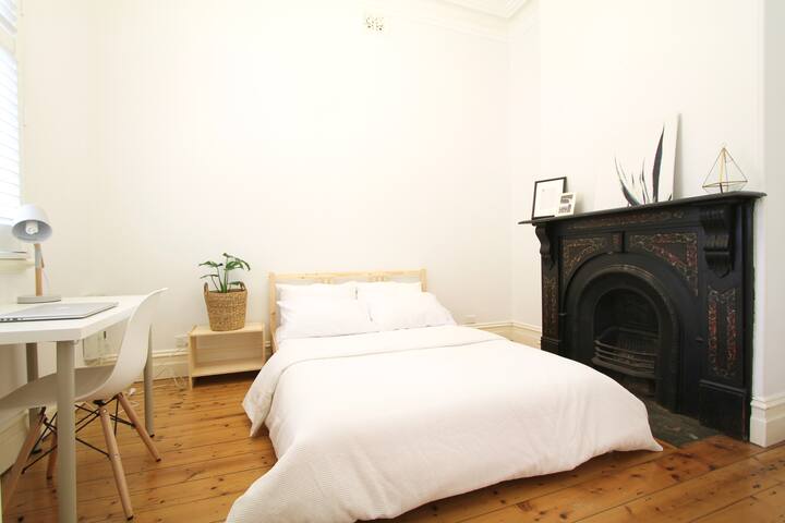 3BR + 2BATH Victorian Terrace RARE HERITAGE HOME gallery image 5