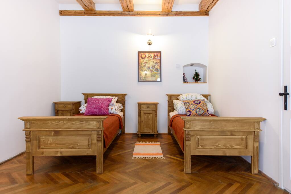 2 single beds