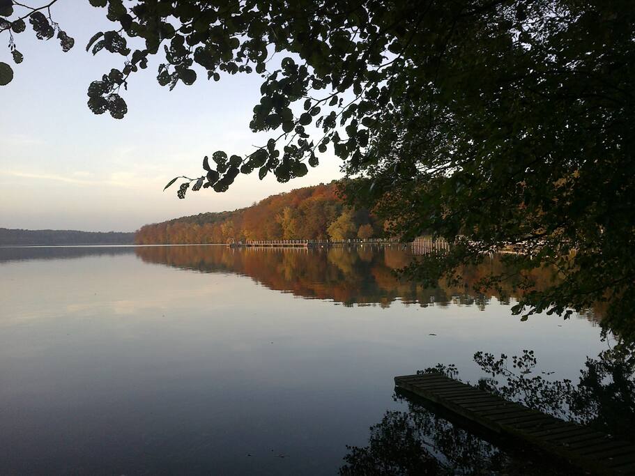 Still ruht der See.