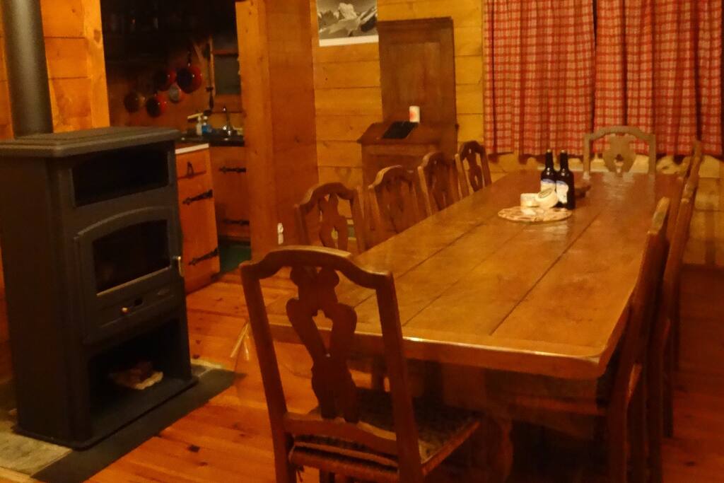 Le salon avec poêle à bois