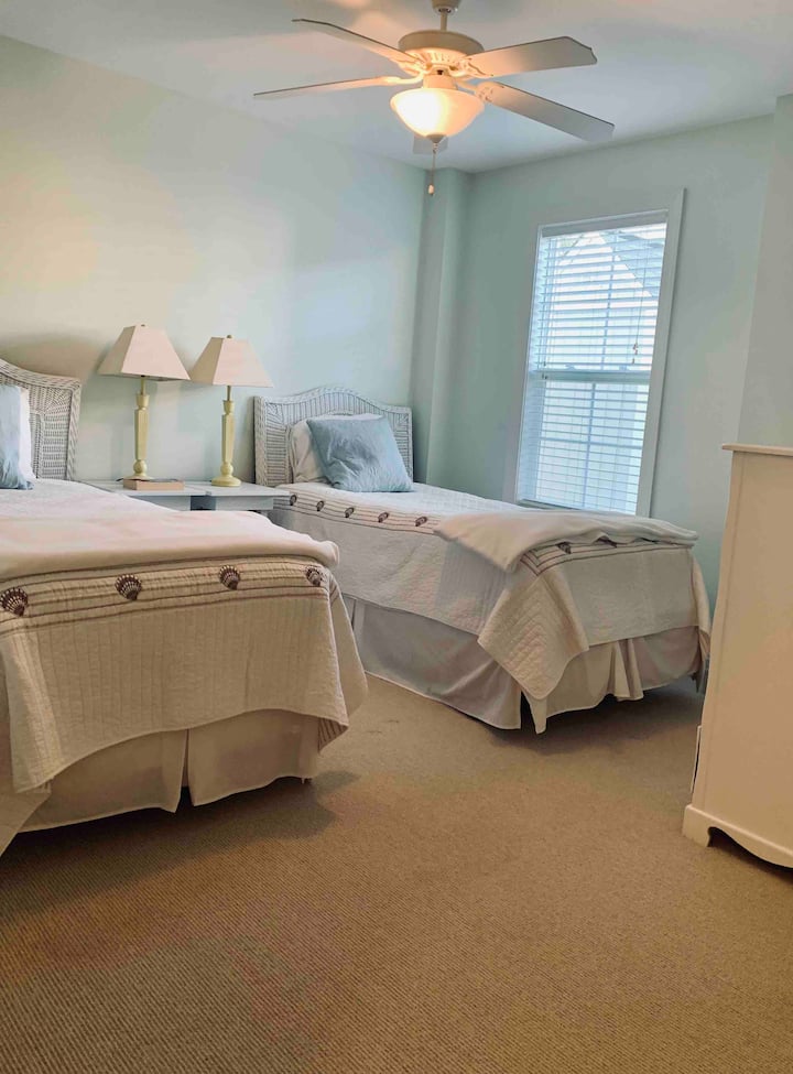 Bottom-Level Bedroom with Twin Beds