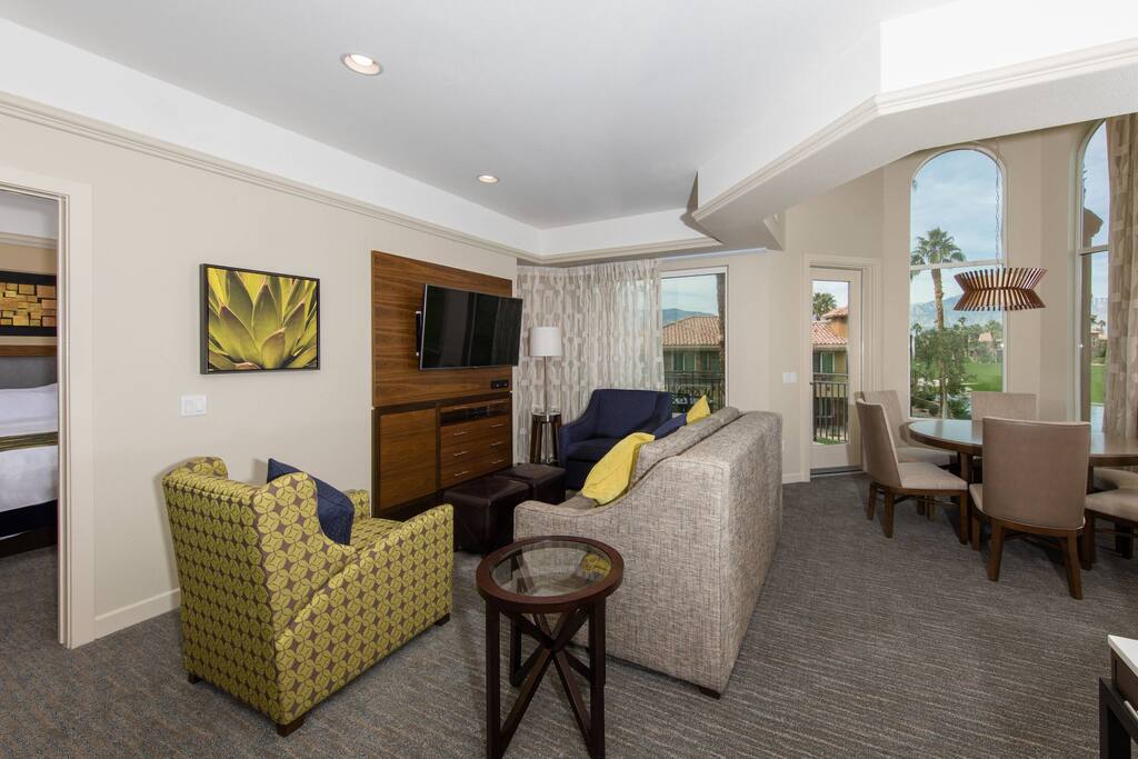 Living Room / Kitchen