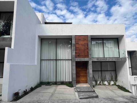 La Vista. Casa Nueva with an excellent location.
