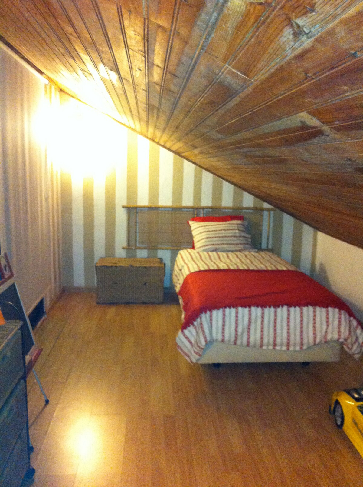 Соба со 2 единечни  кревета кат 1