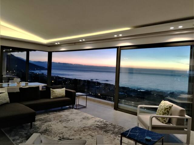 PENTHOUSE IN CAMPS BAY WITH FANTASTIC VIEW gallery image 3