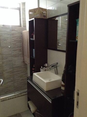 Amplo 3 qt em frente à Praia *PERFEITO P/ CARNAVAL gallery image 5