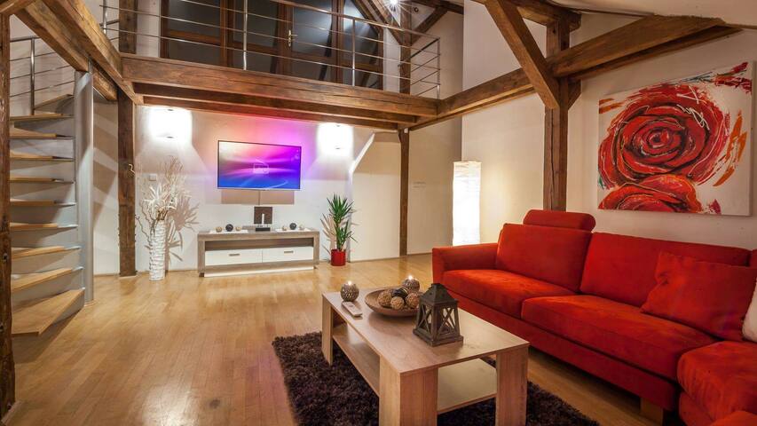 Amazing Charles Bridge Apartment with terrace&AC gallery image 2