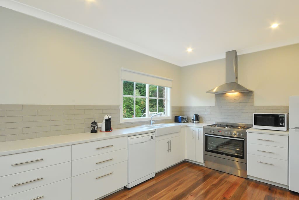 Kitchen Heaps of bench Space