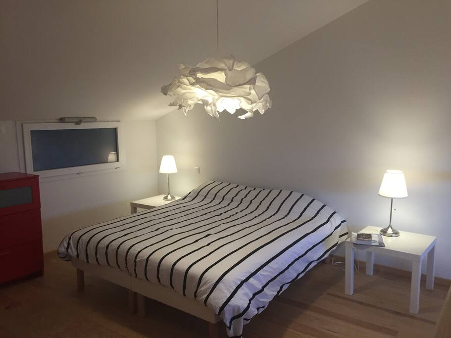 Chambre mezzanine avec lits en 160 cm séparable en 2 lits de 80 cm